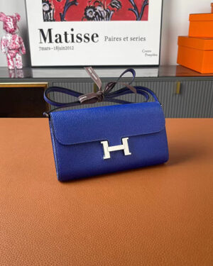 [에르메스] 콘스탄스 롱투고 woc 장지갑 7T Bleu electrique 산양가죽 은장