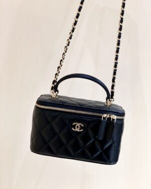 [샤넬] 베니티백 램스킨 블랙 탑 핸들 체인 금장  [단풍샵]
