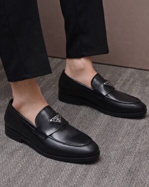 [프라다] 브러쉬드 가죽 로퍼 2DB209_055_F0002_F_X000