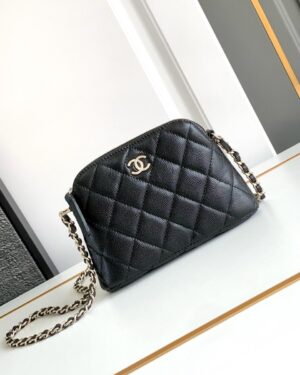 [샤넬] 24ss신상 캐비어 블랙 하프문 크로스백 (AP4000)