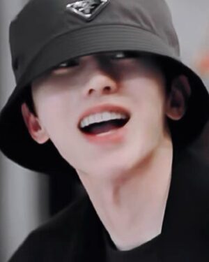 [프라다] 삼각로고 리나일론 블랙 버킷햇