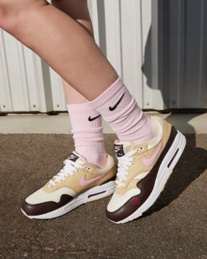 [나이키] Nike Air Max 1 "Valentine's Day" FZ4346-200