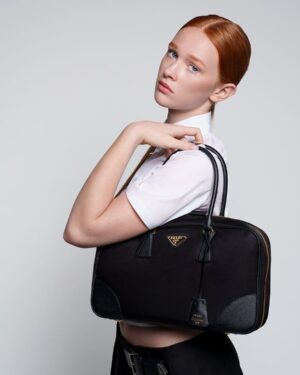 [프라다] 리에디션 1978 미디엄 리나일론 및 사피아노 가죽 투핸들 백 1BB115_R064_F0002_V_OOO