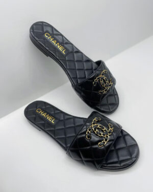 [샤넬] 23S 샤넬 체인 CC로고 퀼팅 슬리퍼 뮬 G39954