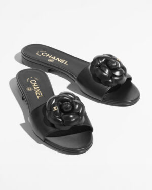 [샤넬] 24S 까멜리아 뮬 램스킨 블랙 G45499 X01000 94305