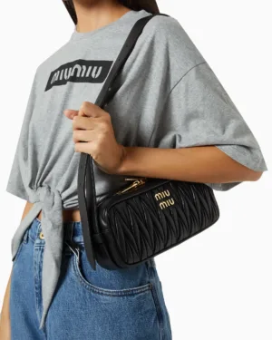 [미우미우] 마틀라세 나파 가죽 숄더백 블랙 5BC158_N88_F0002