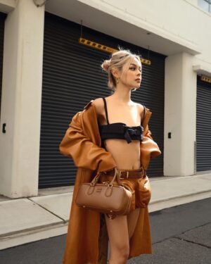 [미우미우] 아르카디 토트백 미디움