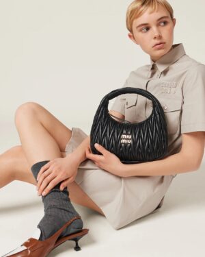 [미우미우] 완더 마테라쎄 나파 가죽 호보 백 5BC108_N88_F0002_V_OOY