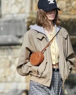 [셀린느] 퀴르 트리옹프 크로스바디 오벌 펄스 10I703DPQ.04LU