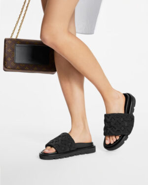 [루이비통] 풀 필로우 플랫 컴포트 뮬 1AB1NX