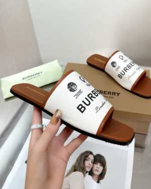 [버버리] 캐롤린 슬라이드 8063171