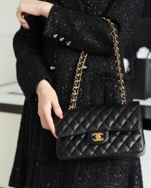 [샤넬] 스몰 클래식 플랩백 23CM 램스킨 금장 A01113 Y01864 C3906