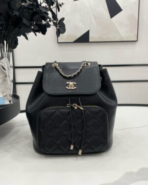 [샤넬] 22B 비지니스 어피니티 백팩 라지 블랙 케비어 카프스킨 샴페인골드 메탈 AS3530