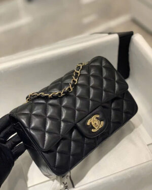 [샤넬] 클래식 플랩백 뉴미니 직사각 블랙 AS1787