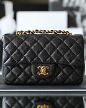 [샤넬] 뉴미니 클래식 플랩백 캐비어 카프스킨 금장 A69900