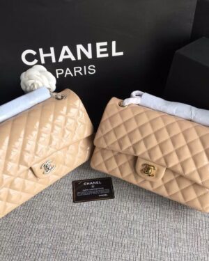 [샤넬] 미디움 클래식 플랩백 베이지 페이턴트 카프스킨 금장/은장 A01112