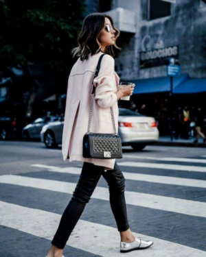 [샤넬] 미디엄 보이 샤넬 캐비어 카프스킨 실버 루테늄 메탈 A67086