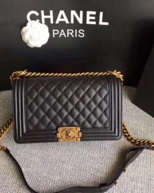 [샤넬] 미디엄 보이 샤넬 캐비어 카프스킨 골드 루테늄 메탈 A67086