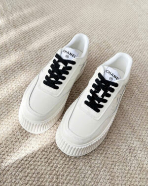 [샤넬] 여성용 스니커즈 C60493-2 2024
