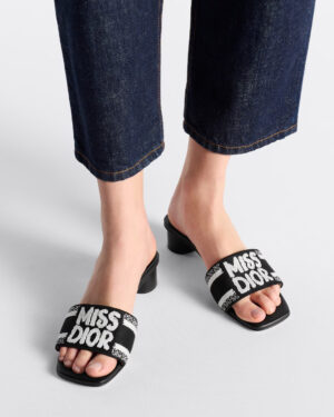 [디올] Dway 뮬 힐 블랙 & 화이트 자수 코튼 KCO112EZD_S900