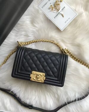 [샤넬] 스몰 보이 샤넬 캐비어 카프스킨 골드 루테늄 메탈 A67085