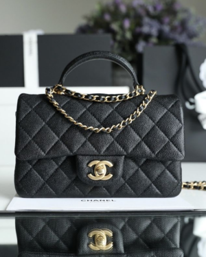 [샤넬] 클래식 뉴미니 탑핸들 블랙 캐비어 카프스킨 금장 AS2431