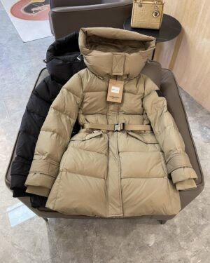 [버버리] 벨트 나일론 퍼프 코트 플랩 포켓