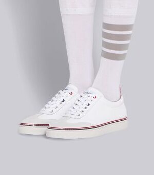 [톰브라운] 화이트 러버라이즈드 송아지 가죽 로우탑 트레이너 FFD042A