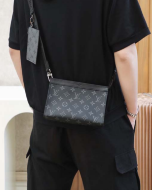 [루이비통] 가스통 웨어러블 월릿 M81124