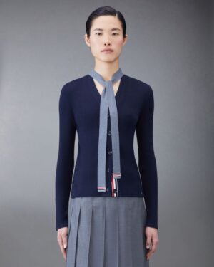 [톰브라운] 울 실크 립 스트라이프 넥 타이 브이넥 카디건 FKC548A (2 COLORS)