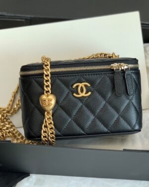 [샤넬] 베니티백 캐비어 블랙 하트볼 체인 금장 AP3204