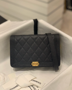 [샤넬] 보이 woc 캐비어 골드 메탈 AP1117