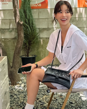 [발렌시아가] 크러쉬 스몰 퀼티드 체인백 블랙 716351210IY1000