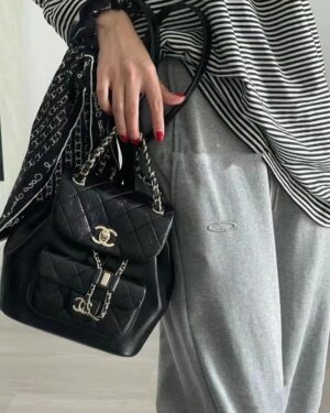 [샤넬] 듀마 원포켓 백팩 미듐 블랙 AS3618