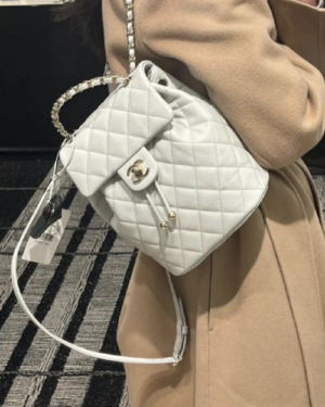 [샤넬] 어반 스피릿 스몰 백팩 스몰 화이트 AS4058