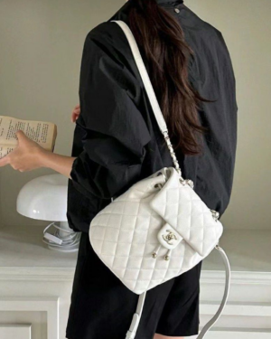 [샤넬] 어반 스피릿 스몰 백팩 스몰 화이트 AS4058