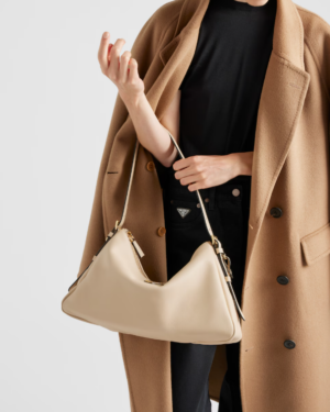 [프라다] 에메 라지 가죽 숄더백 베이지 1BC228