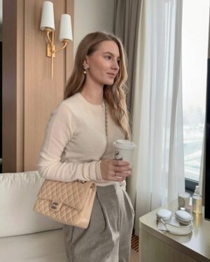 [샤넬] 클래식 라지 플랩 백 램스킨 베이지 은장 A58600