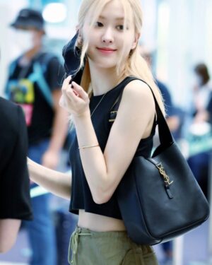 [생로랑] 그레인 가죽 소재 스몰 5 à 7 713938AAAUQ1000