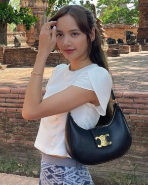 [셀린느] 미디엄 아바 트리옹프 백 - 부드러운 카프스킨 블랙 114493DGQ.38NO