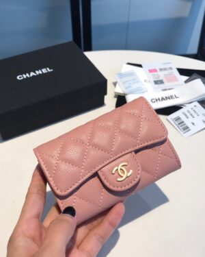 [샤넬] 클래식 똑딱이 플랩 카드 지갑 캐비어 라이트 핑크 AP0214