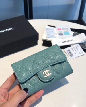 [샤넬] 클래식 똑딱이 플랩 카드 지갑 캐비어 민트 AP0214
