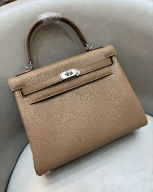 [에르메스] 켈리 25cm Togo/ Chataigne - Silver