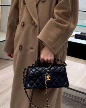 [샤넬] 이스트웨스트 탑핸들 플랩백 AS5354