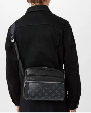 [루이비통]  아웃도어 메신저 모노그램  M30233