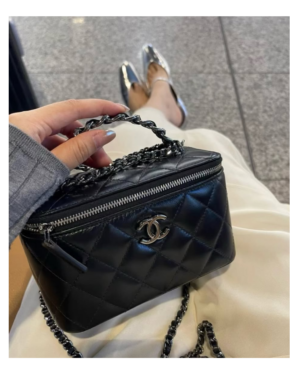 [샤넬] 베니티백 램스킨 블랙 탑 핸들 체인 은장 AP3593
