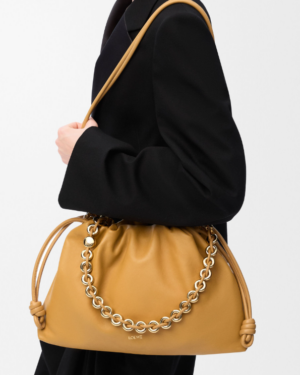 [로에베] 라지 플라멩코 펄스 나파 램스킨 사하라 A411FPDX01