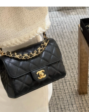 [샤넬] 체인 플랩백 미니 캐비어 블랙 골드 AS5239