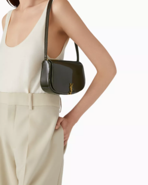 [생로랑] 페이턴트 가죽 소재의 미니 볼테르 779642AAD173446