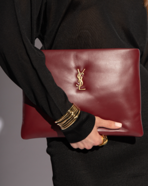 [생로랑] 램스킨 소재의 calypso 스몰 클러치백 765025